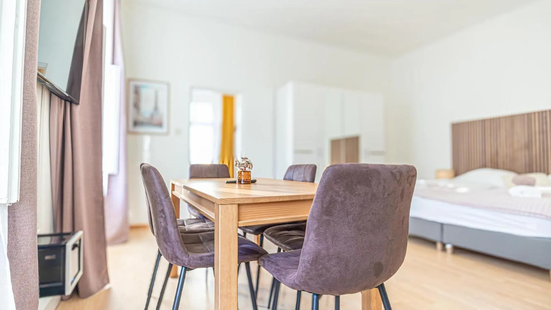Modern 2-Bedroom Apartment For 5 In Prime Location Vienna 0*,  Austria