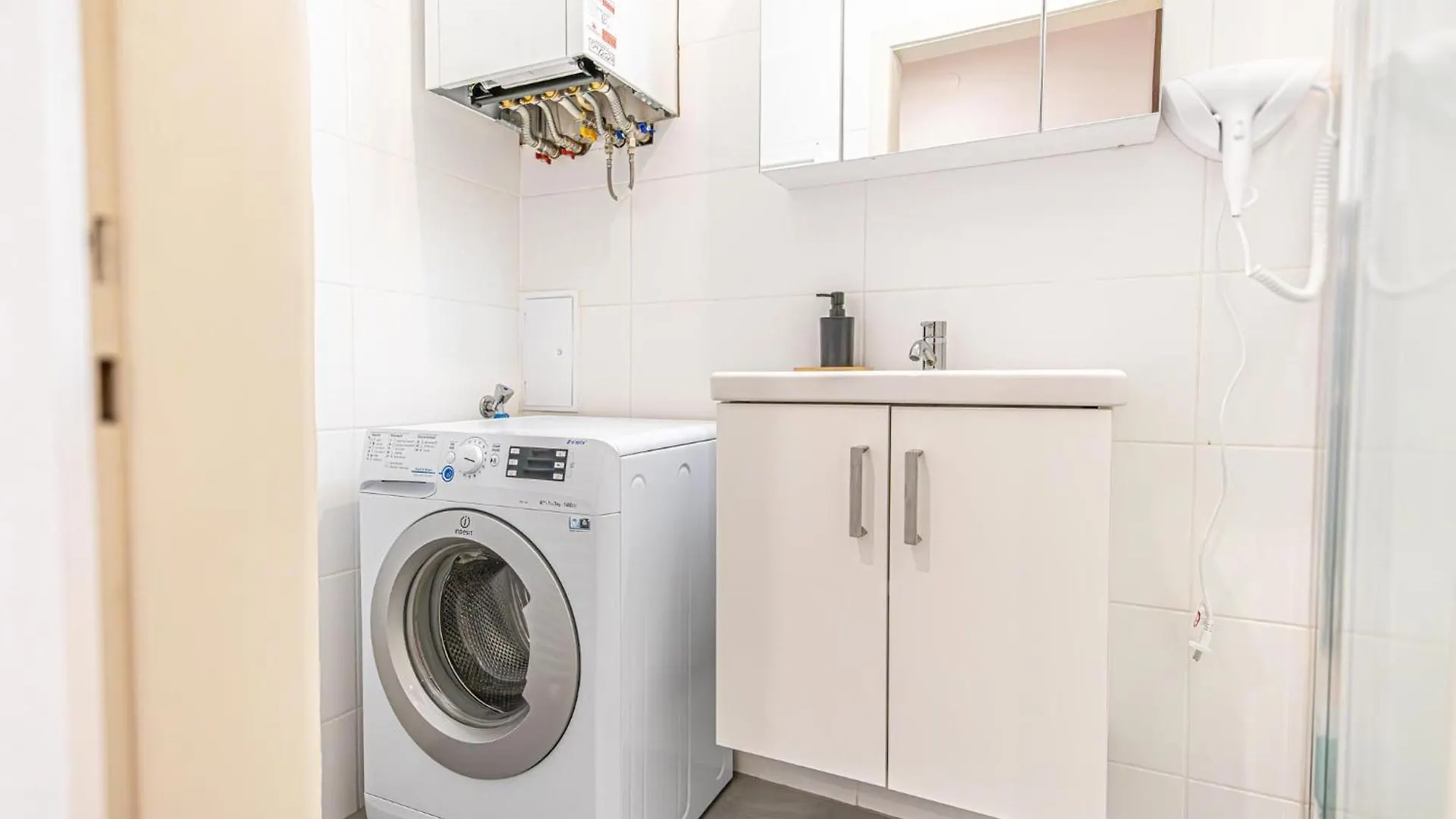 Modern 2-Bedroom Apartment For 5 In Prime Location Vienna Austria
